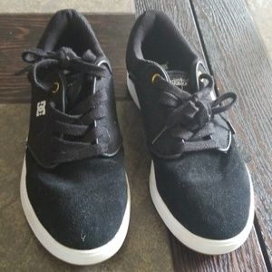 Mikey Taylor DC boys size six shoes